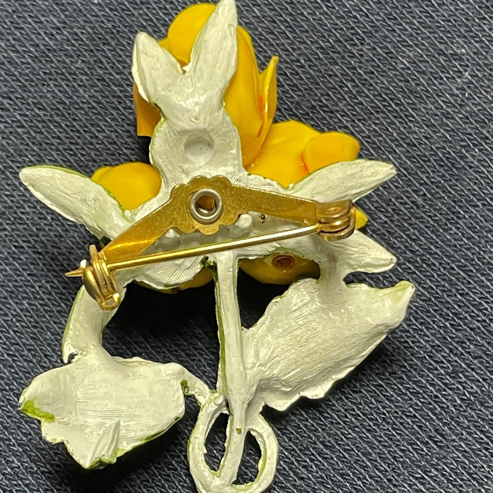Vintage 3 Yellow Rose Bud Brooch - Picture 5 of 5